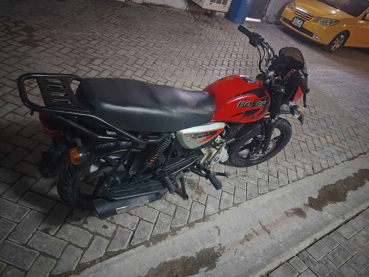 سلام عليكم دراجه بوكسر موديل 23 دراجة نضيفة وكلشي جاهز كبل الشارع من كهربيات كاملة مكينة خرسة دراجة بدون أوراق اكفلك قانونية وعشائريا مكاني بغداد جديدة شارع المسبح ***********
