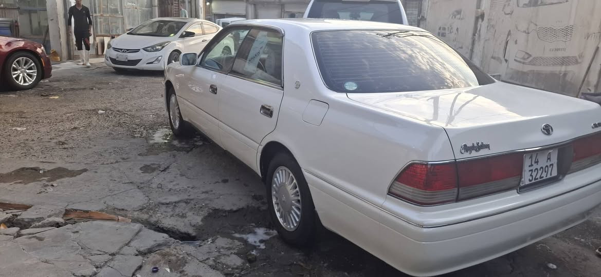 السلام عليكم سياره راس الثور فلات موديل 1995 كفاله كص ونقل جثه وظربه بيه مكانات صبغ تجميل جاهزه كير ومكينه وتخم تاير الحداديه ثمانين بل ميه رقم بصره انكليزي بئسمي رقم جديد وهزه وسنويه جدد السعر 105 مكاني التنومه *********** البصرة, العراق
