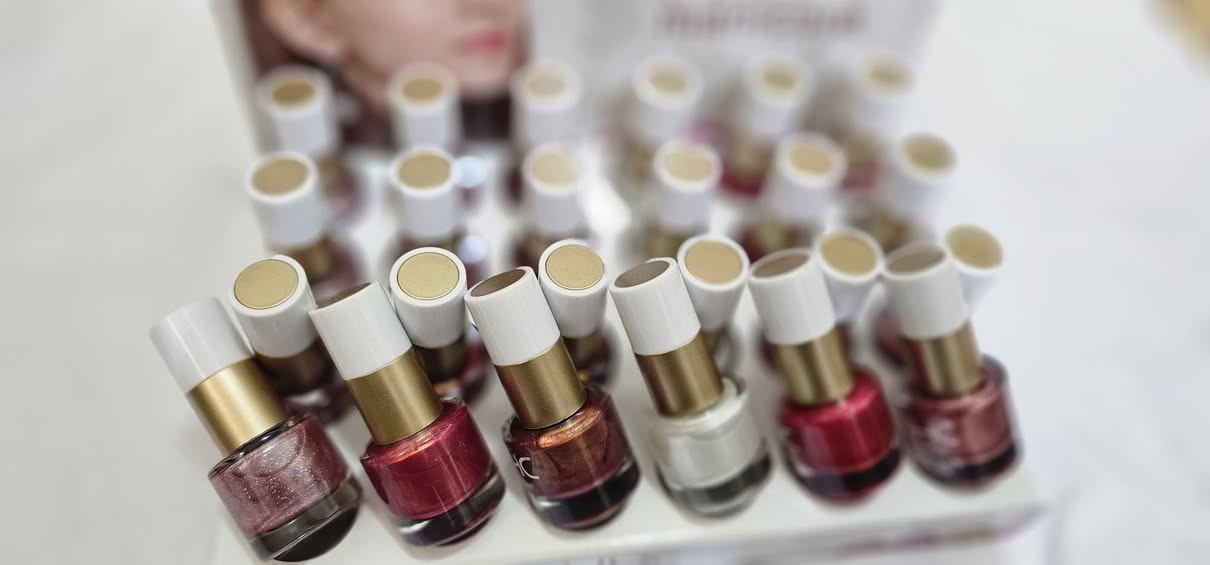 مواد تجميل وعنايه بالبشره _ عطور _ مخمريات 
توصيل جميع المحافظات 
للطلب والاستفسار مراسلة الصفحة او الاتصال واتساب 
***********
***********
النعوان حديدثه بروانه قرب اسواق الحاج عامج كماليات العسافي
