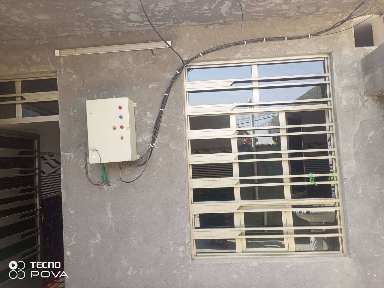 السلام عليكم بيت للبيع مقابيل شارع 60 صفحه الديوانم مساحه 150 استفسار على هذا الرقم ***********
