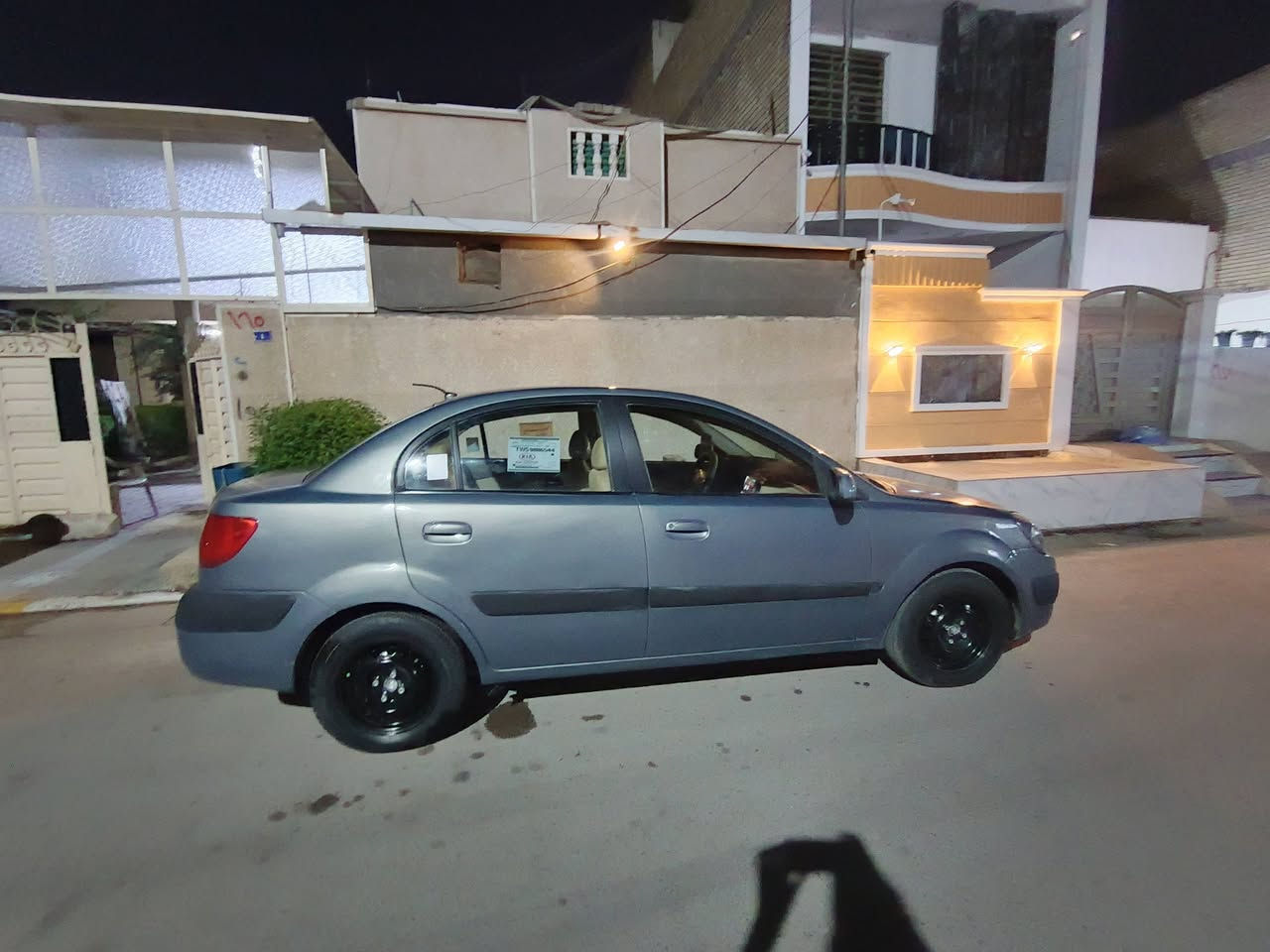 السلام عليكم كيا ريو موديل 2006 رقم بغداد الجديد هزه جديده حجم المحرك 1600 كير أوتماتيك تبريد ثلج تخم تاير السيارة استخدام يومي وجاهزة مكان السيارة بغداد 
السعر 64 وبيها مجال رقم الهاتف ***********
