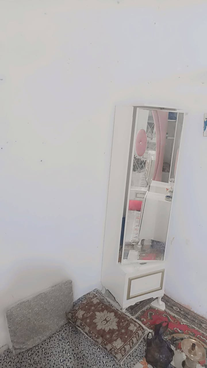 السلام عليكم غرفه للبيع***********

