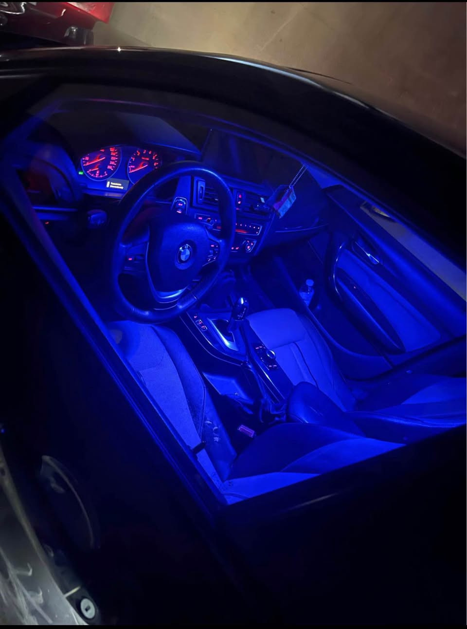 Bmw 
F20
i 118
موديل 2014 
واكيد المواصفات ما راح اذكرها لان هواي مواصفات 
كوبون بنزين موجود 
مكينة 1600 توربو 
مكينة بيهة بخار ( توربو )
ضرر قطعة واحدة صبغ جامرلغ سكن امامي 
وبيها ملاحظات تعديلات بسيطة ورصعات 
بدون ايرباكات 
ترايها للبصرة 
المكان كركوك ( حي الواسطي )
السعر ١٠٠
وبيهة مجال بسيط 
للتواصل خاص او اتصل على الرقم 
*********** 
واتس اب متوفر ايضا كركوك, العراق
