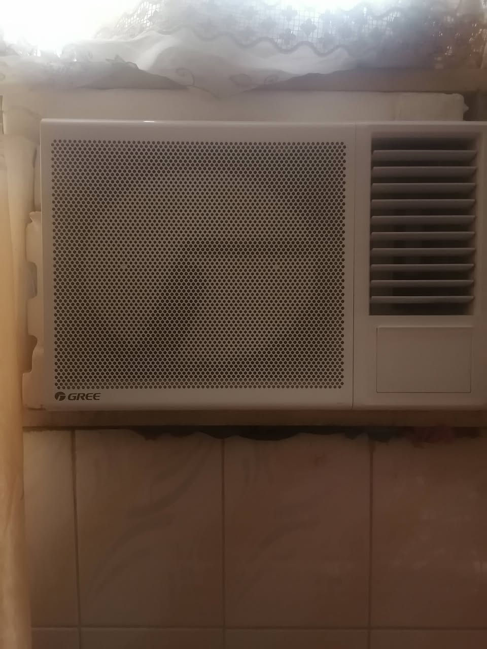 مكيف كري للبيع طنين نظيف جدا الماطور بس عايز غاز السعر 150 الف دينار 
***********
