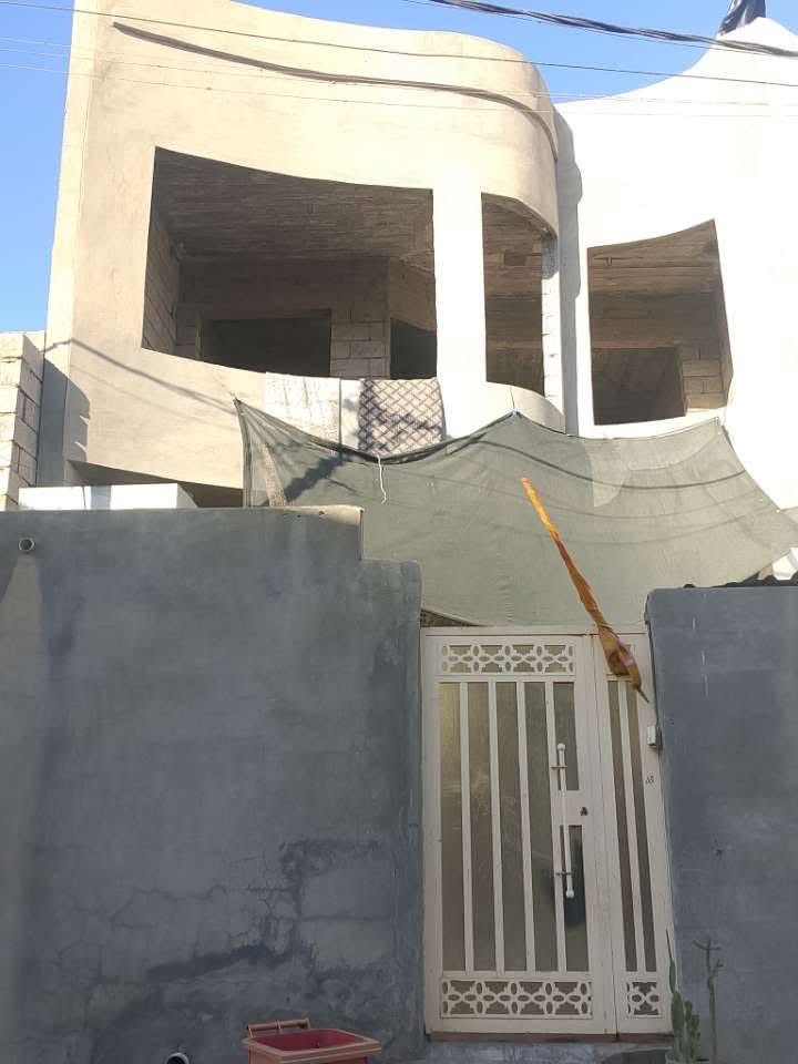 بيت 🏠 قاطين ل بيع حي حسن المجتبى 102متر العرض 6متر الطول 17متر شارع طبليت +مجاري 
اتصال 📞 ***********
