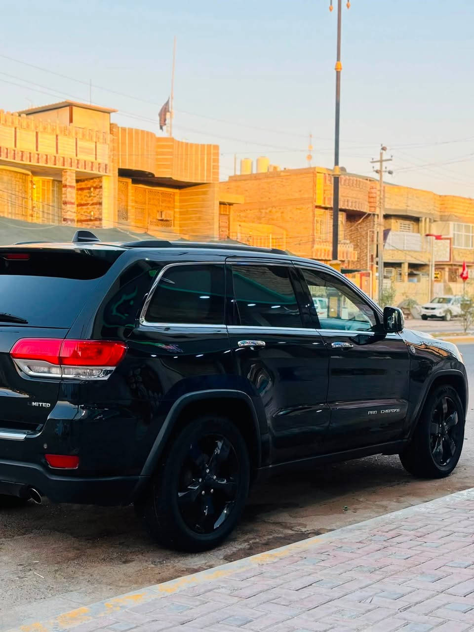 للبيع Jeep Grand Cherokee 2015 Limited Plus – Limited Plus – فول مواصفات
✅ دفع رباعي
✅ فتحة سقف
✅ شفتات + دوسات
✅ كشن
✅ تبريد وتدفئة للمقاعد
✅ تدفئة ستيرن
✅ صندوق كهربائي
✅ باقي المواصفات فول

🔹 رقم بغداد 

سياره بانزين عادي بدون اي ادونز 
حادثها باب سايق وجاملغ بدون اي دواخل
للاستفسار:
***********
