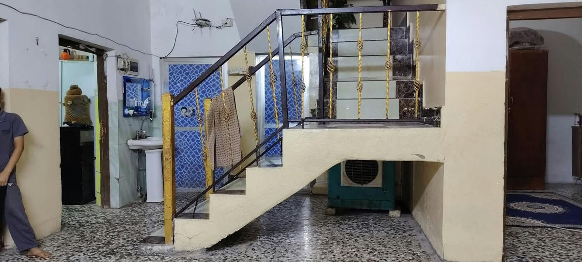 السلام عليكم بيت للبيع 180م طابو صرف
الحصوة  حي الانتصار 
 يتكون البيت من طابقين لاول غرفتين وصاله وحمام ومنور وستقبال والطابق الثاني غرفتين وصاله وحمام حلو ونضيف طابو صرف / السعر 90 مليون تواصل خاص
