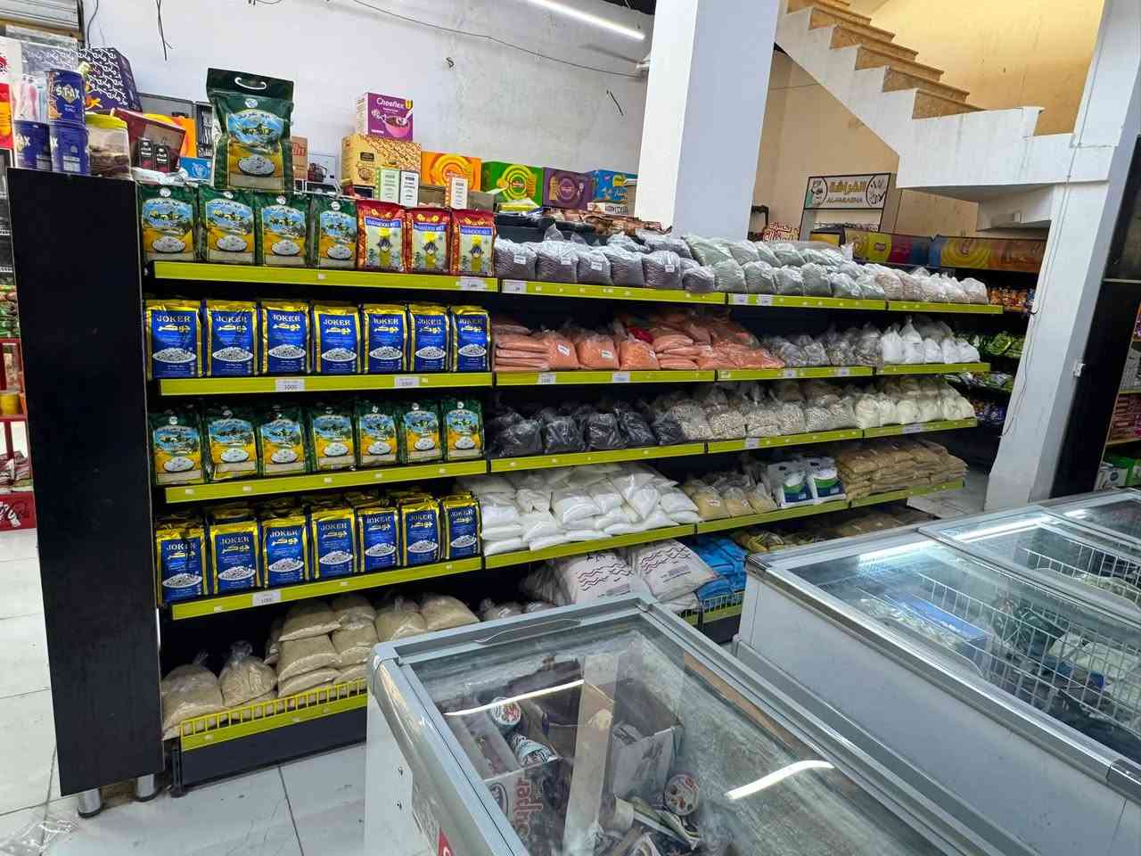 السلام عليكم سوبر ماركت للبيع  المساحه 120 متر مربع  الرزق بي خير من الله محتوياته اربع عارضات انكور الحجم الكبير اربعه باب بعدهن بفتره الضمان + تلث مجمدات الحجم الضخم+ رفوف وسطيه وجانبيه اردني اصلي +مجمدتين حجم وسط موطه+سبلت كنتوري  تلاثه طن
+11 فاترينه pdf منوع وتفصال خاص بأسم الماركت+مانع اتربه حجم مترين
+ نضام سبيدو ونازله بي كل الايتمام والاسعار  وضايفله طابعه باركود وضايف طابعه فواتير وجهازين قارء باركود يدوي ومنضدي سريع سبب البيع لعدم التفرغ رزق المحل ماشي وخير من الله على شارع رئيسي 
اجار المحل 500
الامبيريه 300
الموقع بغداد رئاسه العبيدي 
للاستفسار ***********

