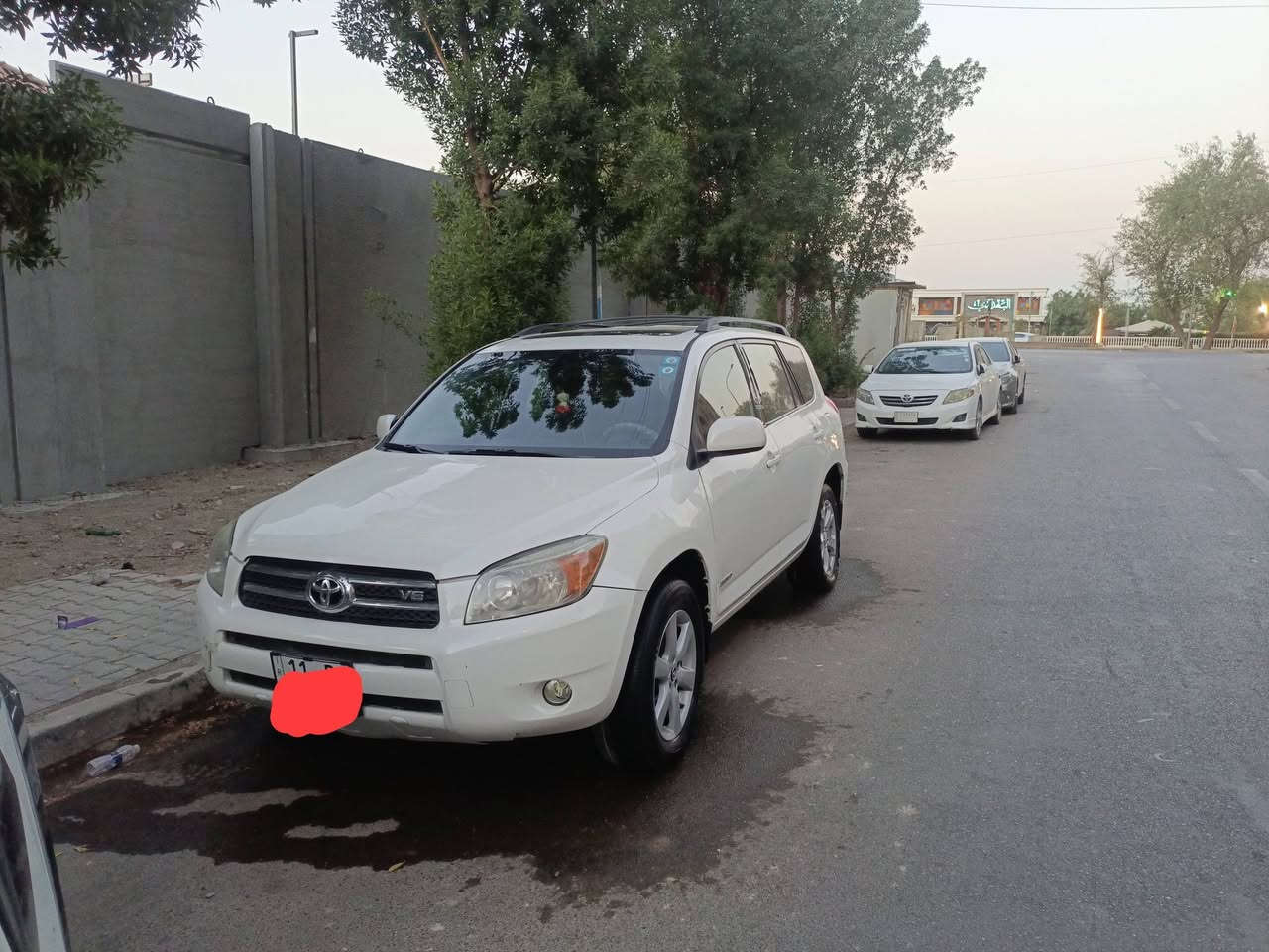 تيوتا راف فور موديل 8 مريكي محرك 6بلادي تبريد شغال رقم بغداد بسمي سياره صبغ عام بدون دواخل أسعر 90  مكاني بغداد ***********
