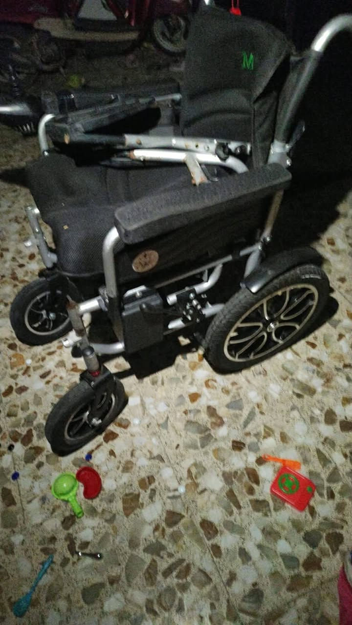 كراسي كهربائيه جديده مستعمله قليل جدا جددا سعره ٤٥٠الف الشراي يتصل بغداد ***********
