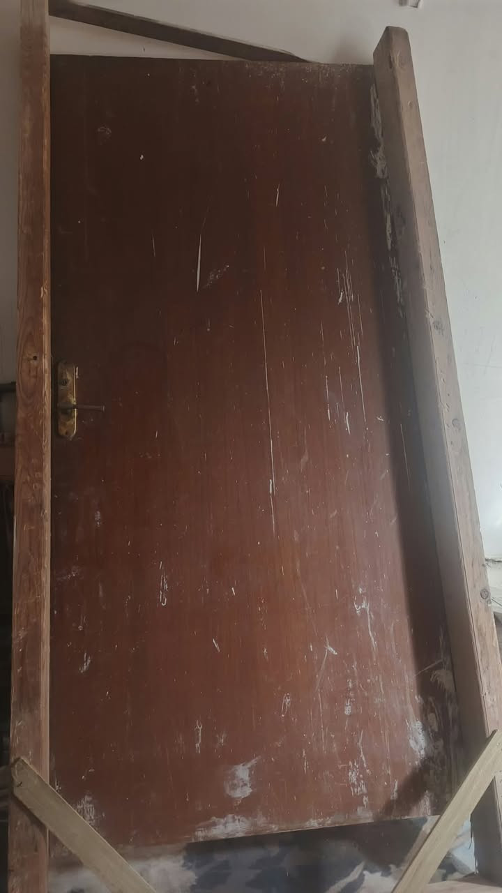 باب • چرچوبه • قفل