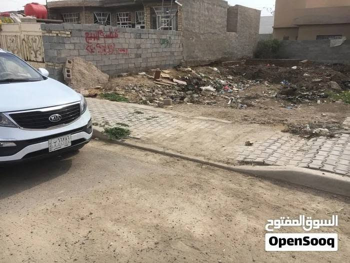 قطعة ارض للبيع مساحة 240 متر واجهة 12 نزال 20 
حي الشهداء اليوسفية شارع القاعة 
شارع 15 متر كاملة الخدمات ماء ومجاري وكهرباء 
طابو سكني المحمودية وبأسمي حصرا 
للاستفسار : ***********
***********
