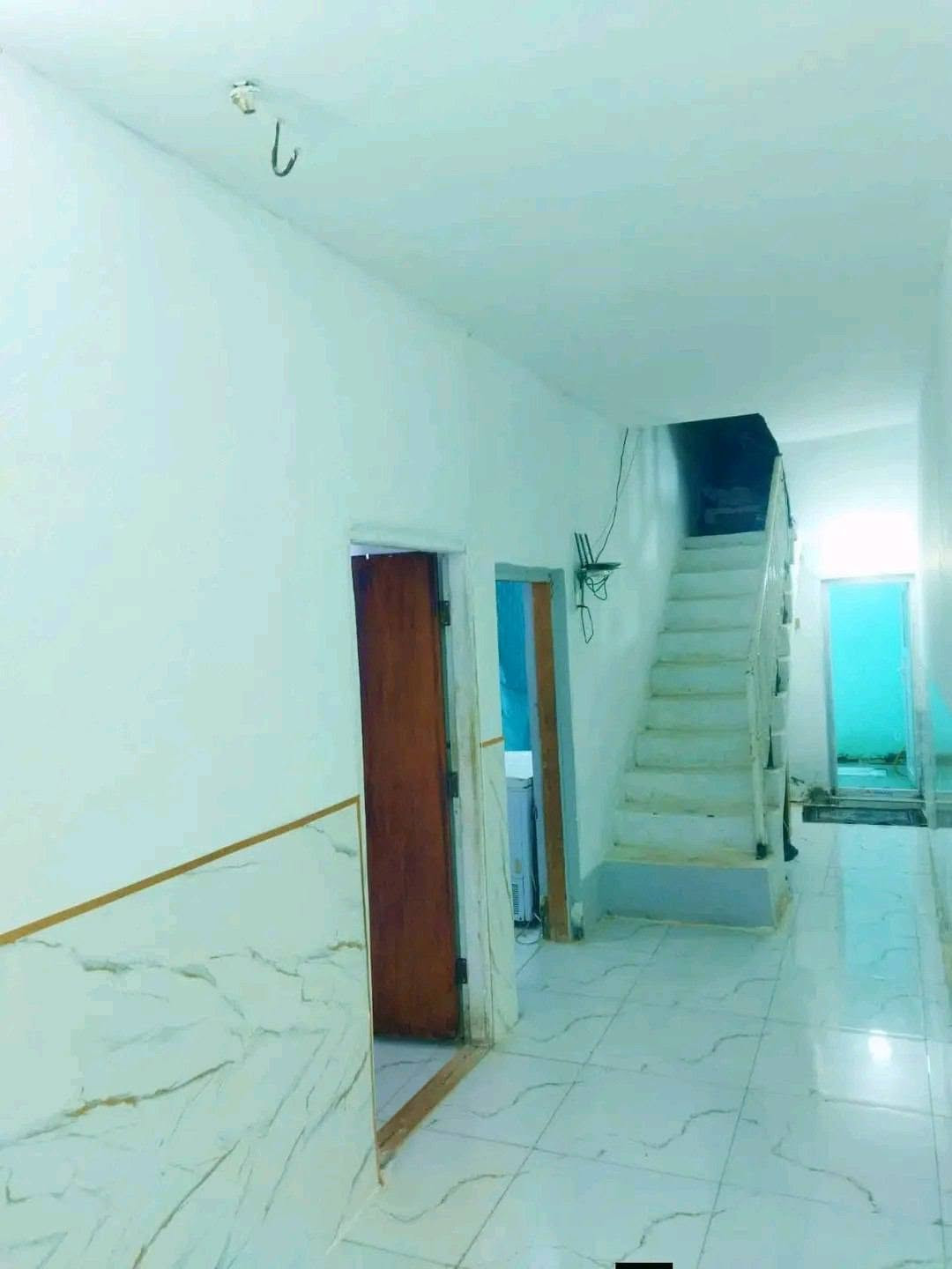 يا الله بيت للبيع 120 متر
 سعر 29💵💲مليون 💵
طابو زراعي سند 25
مرقم 
مشمول ابقرار تطويب 

 2غرفه نوم صاله مطبخ ستقبال صحيات داخل او خارج

بناء بلوك صب مسلح 

خدمات كامله مدرسه اهليه او حكوميه 

 العنوان // نجف الاشرف مقابل قرية الغدير الاولى شارع الصب عمود 276

اتصال ‏ *********** ‏ 
واتساب ***********
