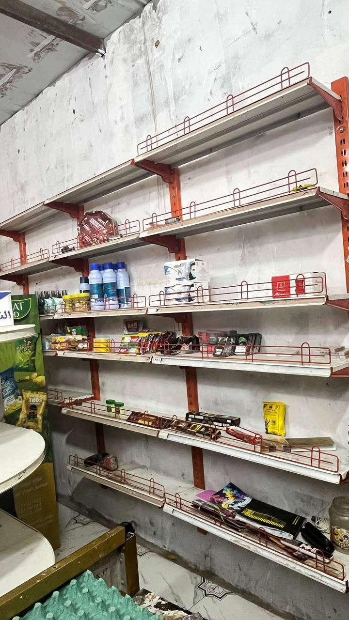 أغراض محل كامل للبيع عارضات 2 مجمدات 2 عارضات جبس 2 رفوف عدد 45  وحده من المجمدات عاطله
9 أمتار
الزبير الشمال
***********
