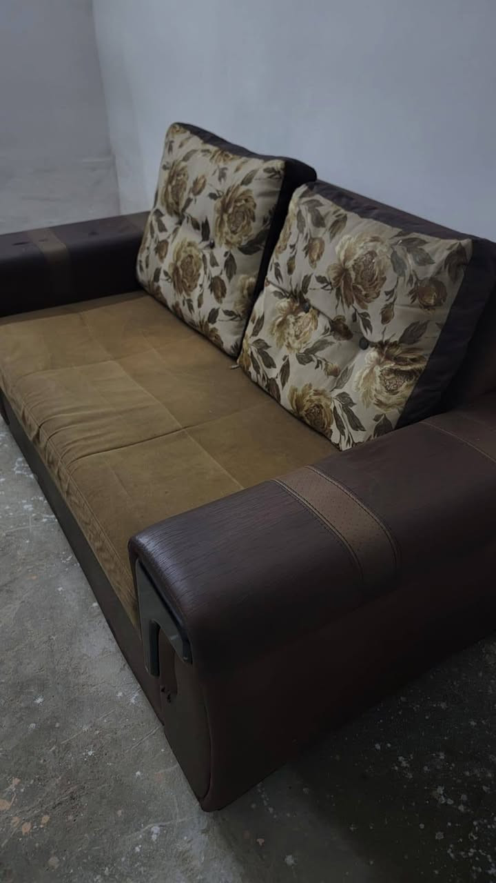للبيع تخم ١٢ مقعد ظخم تسكام اصلي وزن الثقيل خشب صافي اصلي مكاني بغداد المعالف و سعره ١٨٥ رقمي *********** الشراي يتصل ما موجود  عالانترنت فقط واتساب او اتصال
