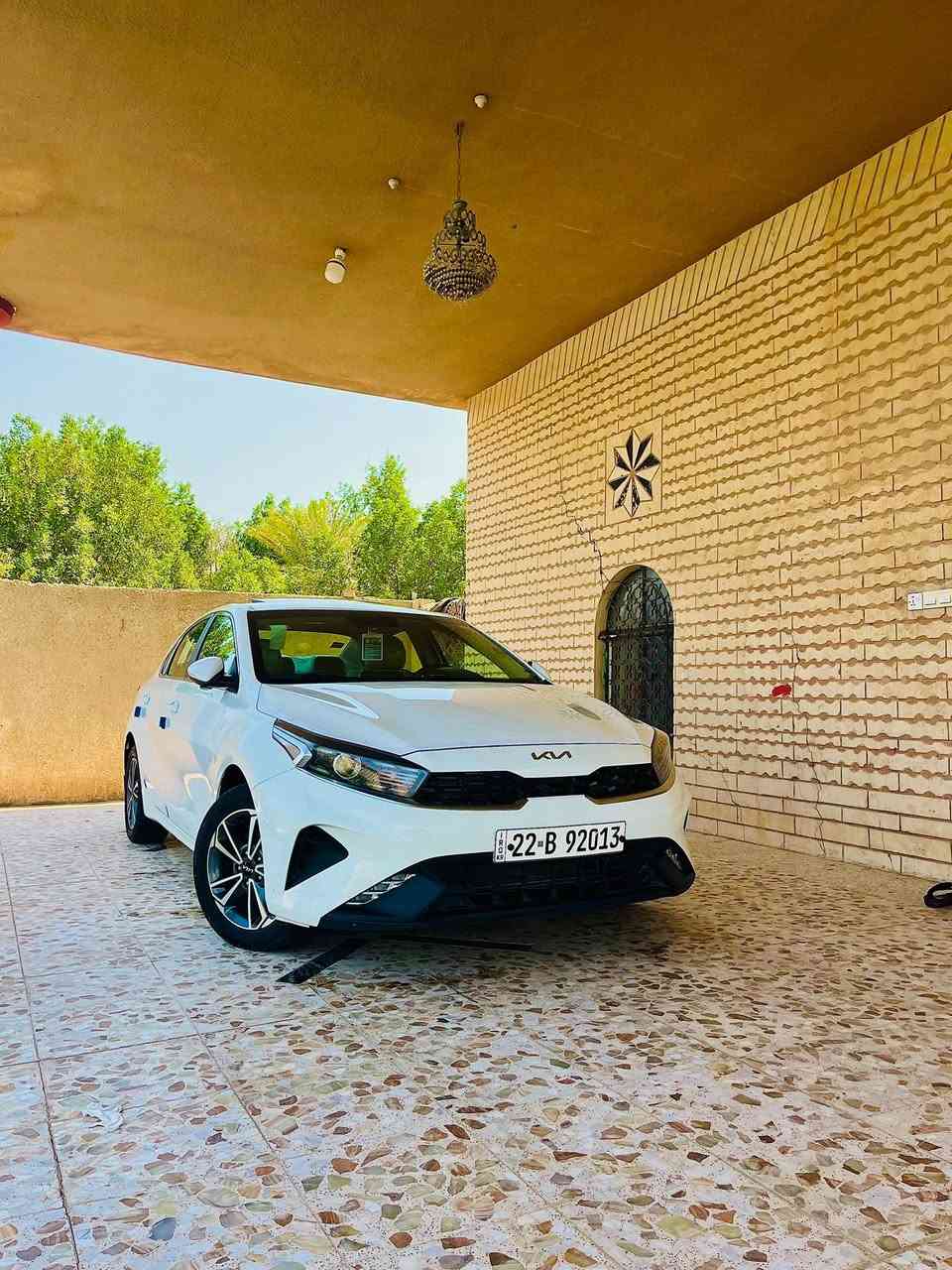 سلام عليكم 
للبيع سيراتو موديل 24 
كفاله عامه فول مواصفات 
محرك 2000 
سعر 185 وبيها مجال قليل 
مكان واسط شحيميه
***********
