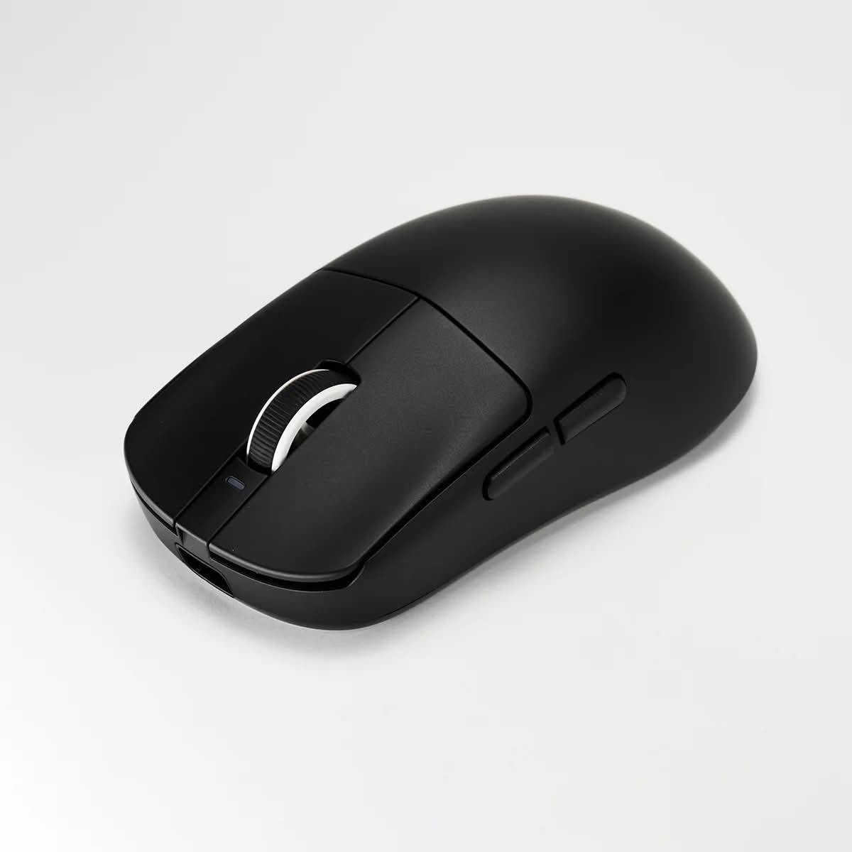 ⚡ ماوس الألعاب اللاسلكي الخارق VXE Dragonfly R1 Pro Wireless ⚡

إذا تدور خفة وزاوية دقة واستجابة احترافية لألعاب الـ FPS والـ Esports، هذا الماوس يعتبر من أفضل الماوسات الاقتصادية عالمياً!
المواصفات والمميزات:
 * وزن ريشة: خفيف جداً بوزن 48 غرام فقط لحركة سريعة وبدون إجهاد لليد.
 * مستشعر احترافي (Sensor): مزود بمستشعر PixArt PAW3395 الفاخر لدقة تتبع تصل إلى 26,000 DPI وررعة نقل بدقة متناهية.
 * المعالج والتأخير: معالجات Nordic MCU لتأخير شبه معدوم واستجابة فائقة السرعة.
 * البطارية والاتصال: شحن Type-C + اتصال لاسلكي 2.4GHz SmartSpeed ويدعم التوصيل السلكي.
 * طلاء الماوس (Coating): ملمس ناعم مقاوم للحيود والعرق لمنع الانزلاق أثناء اللعب المكثف.
 * الحالة: جديد كرتون بالكامل (New).

📦 السعر: 35,000 دينار عراقي 💥

تتوفر خدمة التوصيل لكافة المحافظات 🚚
للحجز والطلب، يرجى مراسلة الصفحة أو الواتساب.

***********
#ماوس #العاب #VXER1

