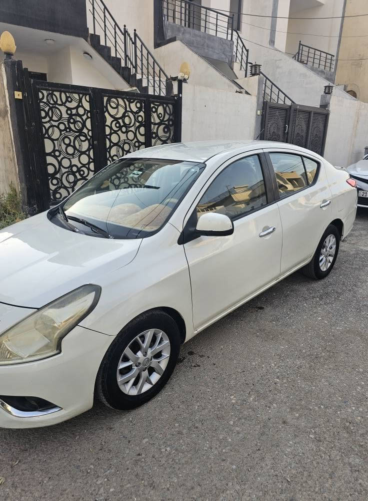 نيسان صني هندي موديل ٢٠١٦ 
٢٠٠ الف ماشي 
بي جاملع امامي سكن صبغ و كارت بباب السايق ٣٠ سم 
فول مواصفات استراد خاص بصمة بلاد و بابين امامي بصمه و صندوك بصمة و تبريد لمس 
تبريد مركزي ويدات نيكل 
سيارا بسمي وبي بطاقة بانزين 
سعرة ٩٢ 
مكانى كركوك
*********** كركوك, العراق
