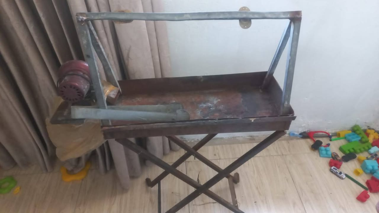 السلام عليكم مكلفه بالنشر جربايه نفرين بدون كومديات 125 جربايه نفر مع دوشك 100 منقله كهربائيه 40 المكان الطالبيه وهذا رقم صاحب الغراض ***********
