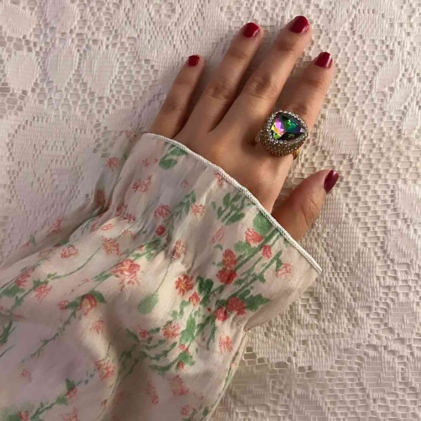👑 إحساس السلطانات... في القرن الحادي والعشرين. 💙

مو مجرد خاتم... هو تفصيله صغير تصنع حضور مختلف ويضيف لإطلالتك لمسة من الفخامة تلفت الأنظار من أول نظرة ✨

اختاري التصميم الأقرب لذوقك والاحب لقلبك 🤍

💍 القياس: فري سايز
💸 السعر: 7,000 د.ع فقط 🔥
🚚 التوصيل متوفر إلى جميع محافظات العراق.

✨ الكمية محدودة... احجزي قطعتك الآن قبل نفادها، وتميزي بإطلالة لا تُنسى.

Fayma Store 🤍
