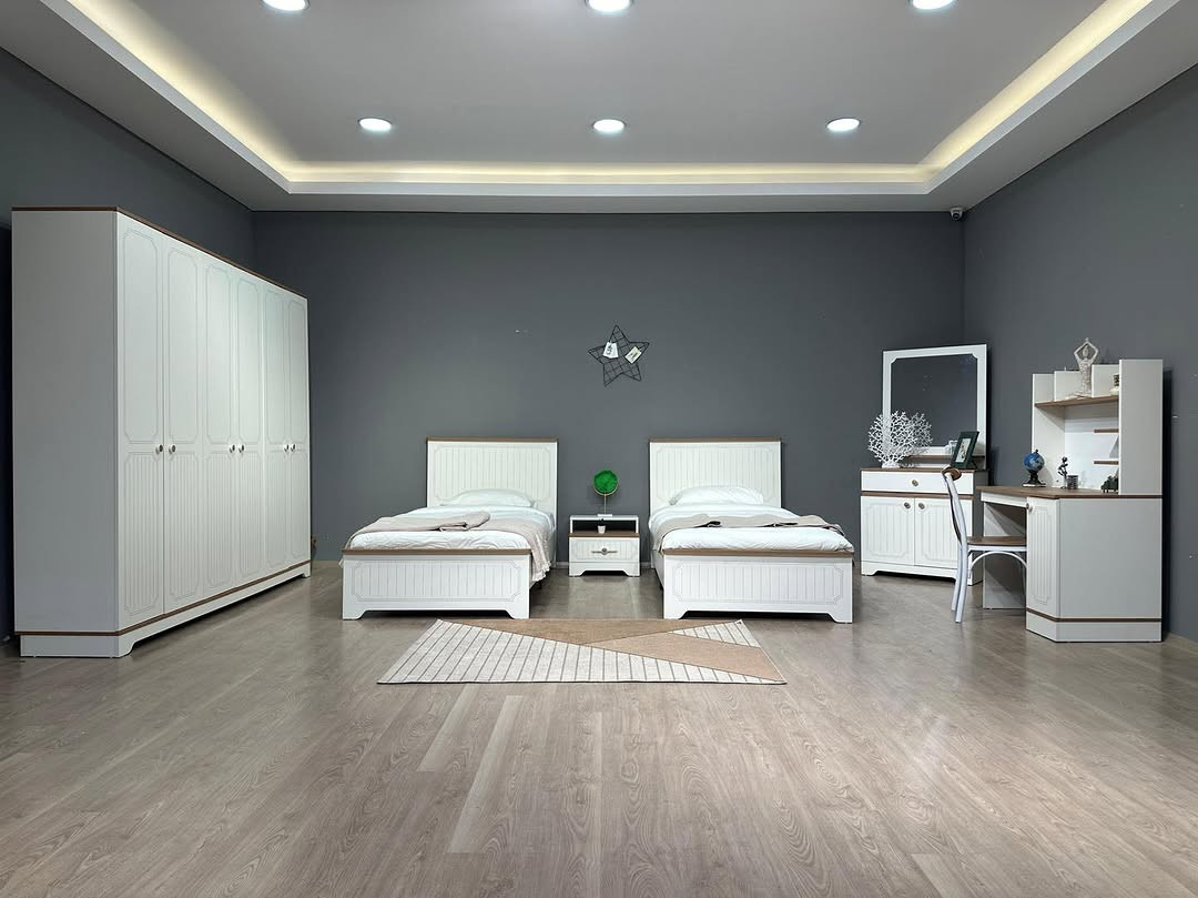 من افضل واقوة موديلات شبابي
*موديل* كانتري شبابي 6 ابواب 240 سم *
(***********)
*كنتور*240  سم صافي  سم كبير  ظهر بلوك 8 ملم 
‼️مكتبه دراسيه 
*كومدي عدد 1 
*سرير *100*200 سم*بروفيل خشب 🪵 عدد 2
تركي  اصلي معمل هذا الموديل اصلي 

ملاحظة تصعيد الغرفة طابق ثاني على الزبون اجور عامل
