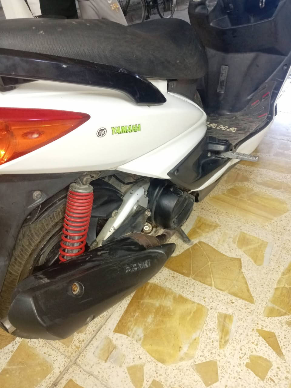 سلام عليكم دراجه سكنز رياضي او بيهه لايت  زنون للبيع دراجه كامله من كلشي دراجه كفاله عامه مكاني بغداد التاجي قرب جامع نور المصطفى الهاتف ***********تصل او بيك خير او تدلل
