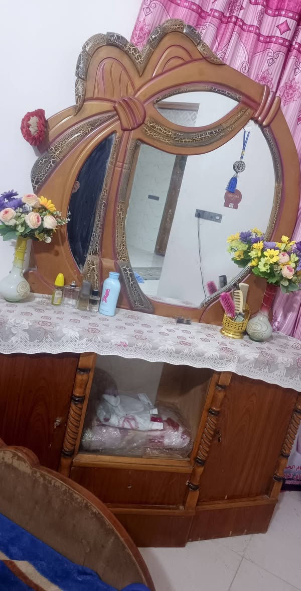 توجد غرفة نوم تسكام للبيع في قضاء المناذرة علما السعر المطلوب 500الف وبيها مجال  للتواصل على رقم الواتساب ***********
