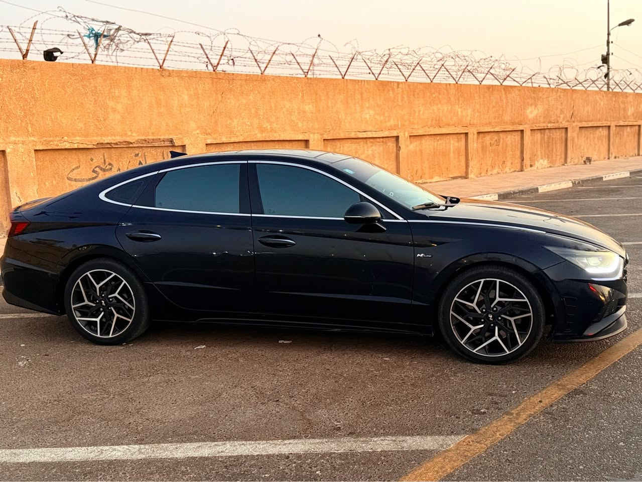 هيونداي سوناتا ان لاين موديل (2021) معوقين عندي وكاله عامة 
وارد امريكي حادث جاملغ بنيد مرفوقه ب صور 
الموصفات فولل اللخير 1/1 
محرك 2.5 تيربو 
الموصفات :
تشغيل عن بعد دخول +ذكي 
حساسات اماميه خلفيه 
رادار امامي خلفي توقف ذاتي 
لايت زنون 
هاند بريك كهرباء 
شاشه ديجتال متصلة
شاشه تدعم كاربلي 
كاميرات 3 وضعيات 
انارة داخلية 
شفتات مثبت سرعة 
اوامر صوتية + وضعيات قيادة 
شاحنة هاتف 
مقاعد سبورت جلد + مختم بحرف N
تبريد تدفئة مع مناخين مفنصلين 
سعرة 155 وبيها مجال المكان البصرة 
اتصل (***********) البصرة, العراق
