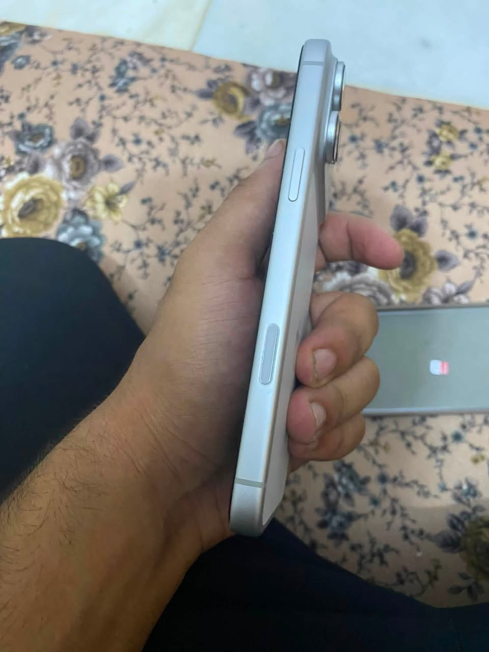 17 برو ماكس ياباني Esim ذاكرة256 بطارية 96 الجهاز نضيف الكارتون و الكيبل موجودات السعر 1750 و بي مجال قليل تواصل واتساب ***********

