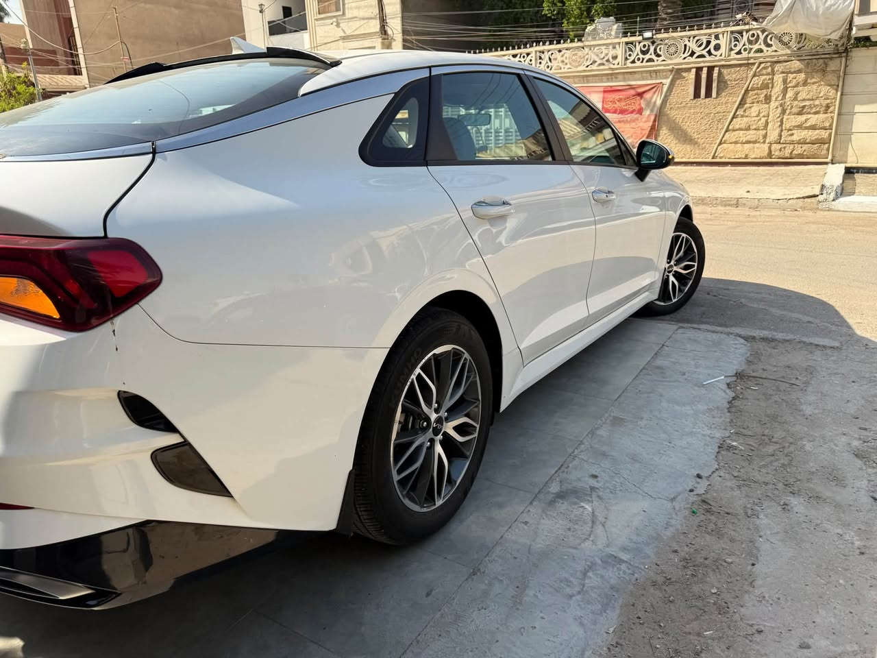 السلام عليكم ..
للبيع كيا kia كي فايف k5 موديل 2022 وارد خليجي 

المسافة المقطوعة ٦١ الف كيلومتر 

حالة البودي : صبغ ربع بنيد اثر طخة بسيطة سطحية بدون اي دواخل + بارد چاملغ يسار ع كد شبر + بار جاملغ ايمن ع كد شبر ايظاً + ٥ اثار حالوب ممبينة بسيطة + بارد بسيط بحافة الصندوق 

شباب هاي تفاصيل السيارة وضحتها حتى لحد يعتب ويتعنى ويكلي مذكرت وممبينة مع العلم السيارة نظيفة ع ايدي بانزين محسن ودهن ادنول كل ٢٥٠٠ كيلو يتبدل نصبتها حلوة 

المواصفات : 

ويل ١٧ 
مري شفط + ترحيب + اشارة 
داخل جلد لون ابيض + كرسي كهرباء 
شاشة ابل كار بلي واندرود اوتو بلادية 
بصمة + تشغيل عن بعد 
محرك ٢٠٠٠ دوش 

السعر  ١٦٤ $ ورقة واذا ب العراقي مو مشكلة 
وبيها مجال بسيط مال توجيب

مكان السيارة بغداد / المعلمين

للاتصال : ***********
