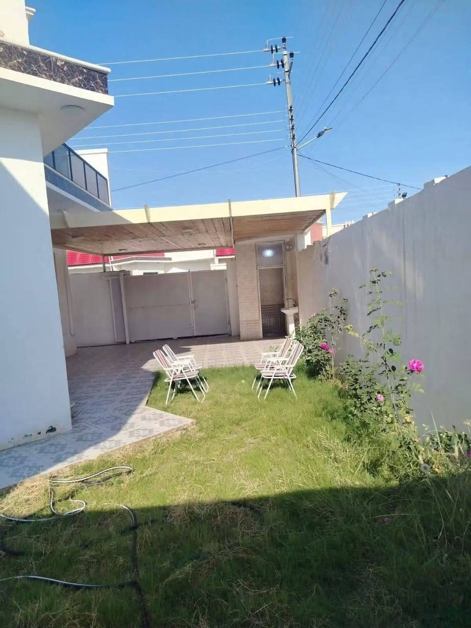 بيت للبيع 
في الفلوجه في مجمع الرحاب
 شارع ٢٠ ركن على ساحه
المساحه ٣٠٠ منر
 يحتوي على ٢غرف مع صاله واستقبال ومطبخ و2 حمامات داخليه وخارجيه نقوش مغربي بناء حديث طابوق 
السعر ١٩٥ملبون قابل للتفاوض
مكتب عزت للعقار شارع 60قرب تقاطع جامع التقوى مقابل المول الجديد في حي التأميم
هاتف
***********
