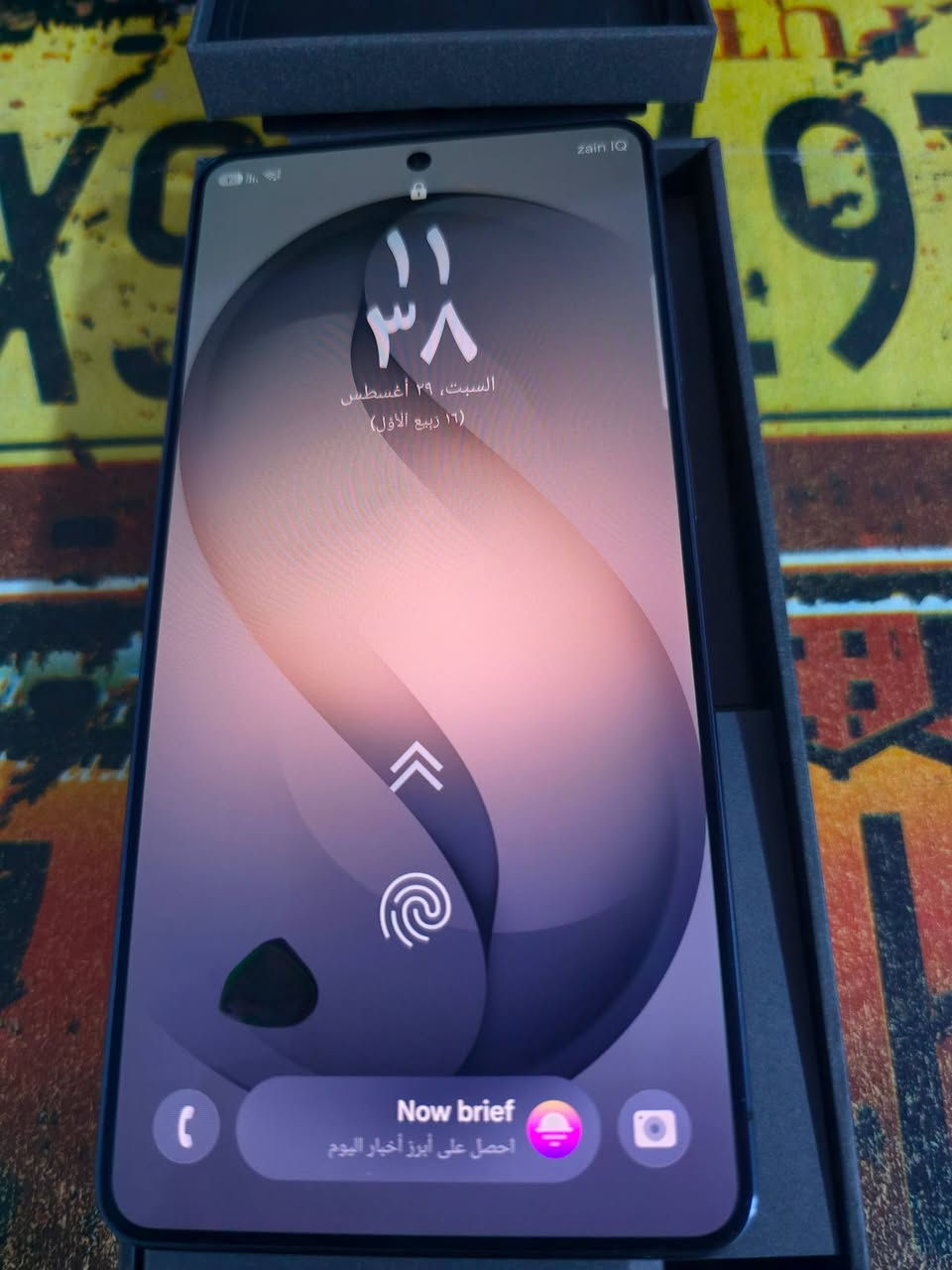 Samsung Galaxy S26 Ultra 🔥
الجهاز استخدام أسبوعين فقط
 ضمان 12 شهر سوفت وير
ملاحظه
 بي بقعة بكسلات ميتة ليجوه (بسبب شاحنة تعبانة)، بس اللمس يشتغل من خلالها طبيعي 100%، وباقي الشاشة ما بيها أي مشكلة وتشتغل بكفاءتها الكاملة.

​⚙️ مواصفات الجهاز:
​المعالج: Snapdragon 8 Gen 5 for Galaxy
​الشاشة: 6.8" Dynamic AMOLED 2X, 120Hz, 2600 nits
​الذاكرة العشوائية (الرام): 12GB LPDDR5X
​مساحة التخزين: 256GB UFS 4.0
​الكاميرا الأساسية: 200MP with OIS & Laser AF
​كاميرا الزووم (التقريب): 50MP Periscope Telephoto (5x Optical Zoom)
​تصوير الفيديو: 8K @ 30fps / 4K @ 120fps
​البطارية والشحن: 5000mAh with 45W Super Fast Charging
​المواد والتصميم: Titanium Frame & Corning Gorilla Armor
​ميزات إضافية: Built-in S-Pen, IP68 Water Resistance, Galaxy AI Features

​📍 المكان: النجف الأشرف - الكوفة
📞 : ***********
