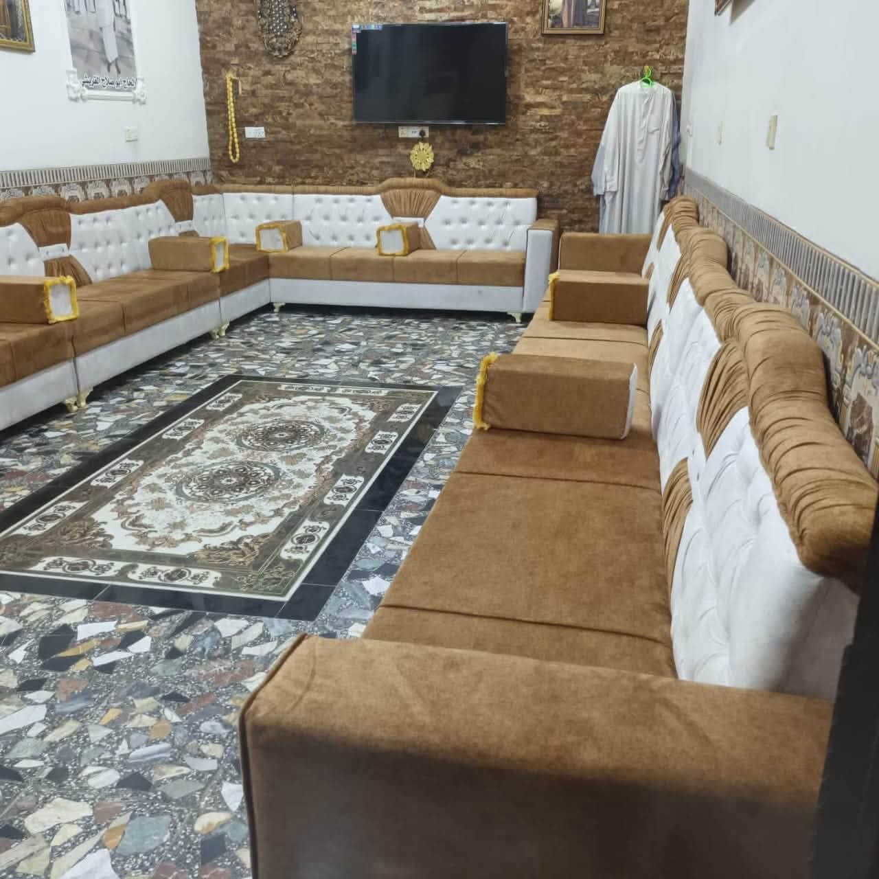 يالله معمل علاء العزاوي التخم والديوان شغل تفصال درجه اول خشب بلوك اسود وسفنج مميز او قماش حسب اختيار الزبوان مع ضمان خمس سنوات الاستفسار اتصال او واتساب *********** العنوان مفرق السده مقبل حي البكر شارع السيد ابرهيم يوجد قسط بدون تحميل سعر النقد
