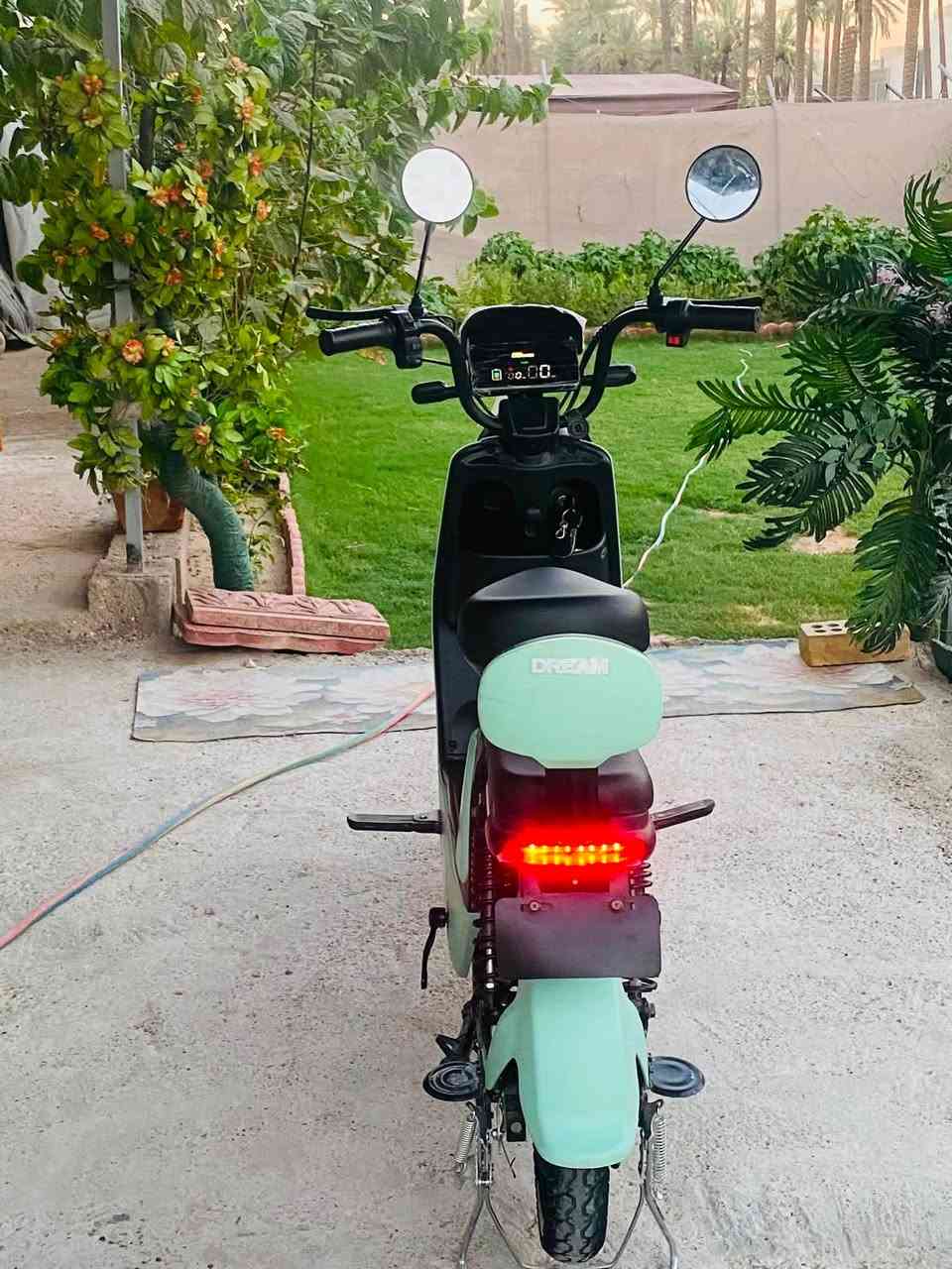 دراجه شحن حجم 14 للبيع  اشاير 3سرع هورن السعر 300 وبيها مجال الدراجه جديده بغداد الدوره للتواصل ***********
