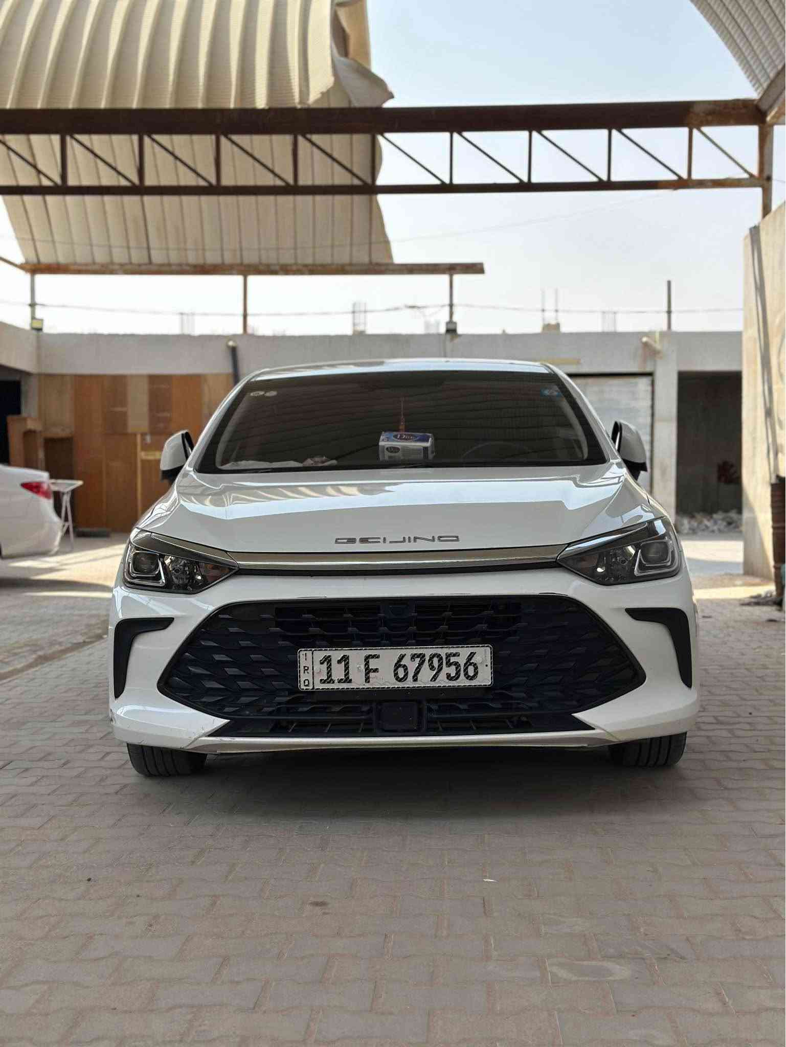 بايك U5 بلس (BAIC U5 Plus) موديل 2026 
 بحالة ممتازة
 * المحرك: 1.5 لتر (4 سلندر) اقتصادي وقوي.
 * ناقل الحركة: أوتوماتيك (CVT) / سلس ومريح بالقيادة.
 * المسافة المقطوعة: (60 الف ).
 * اللون: (ابيض).
 * المواصفات والكماليات:
   * شاشة وسائط كبيرة مقاس 12.3 بوصة + شاشة عدادات رقمية.
   * كاميرا خلفية .
   * مقاعد جلد فاخرة ومقصورة واسعة ومريحة.
   * تكييف عالي الكفاءة مع فتحات خلفية.
   * أنظمة أمان متكاملة (ABS, EBD, نظام الثبات الإلكتروني ESP).
*انظمة ثلاث : سبورت ونورمل وايكو
  
 * الحالة العامة: السيارة نظيفة جداً بيها فقط باب السائق دحجة خفيفة جداً 
رقمها بغداد دولي 
 * السعر: (120$) وبيها مجال بسيط 

📞 للتواصل والاستفسار: (***********). النجف, العراق

