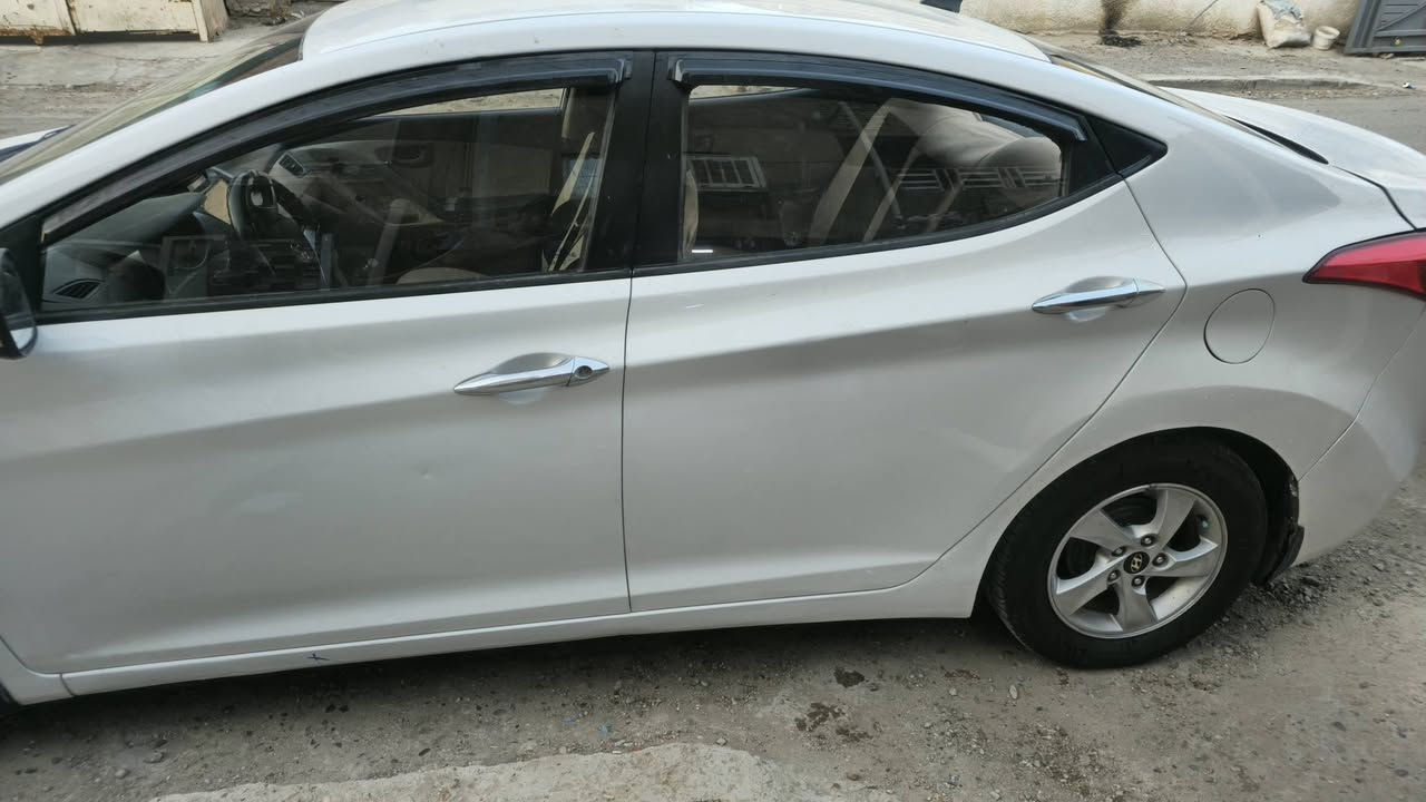 النترا ٢٠١٢ خليجي مضلع السيارة مال جناي مو بياع شراي كير ومحرك مكفول وناعمات السيارة مسويلها ادامة كامله عدى نقوصات كلش بسيطة لين احتاجيت واريد ابيع قطعتين صبغ باب وصندوك خلفي سنوية جديدة رقم جديد اربيل هزة وفحص كل شيء موجود السيارة سعره ١١٠ صفر غرامات عنواني بغداد البياع رقمي ***********
