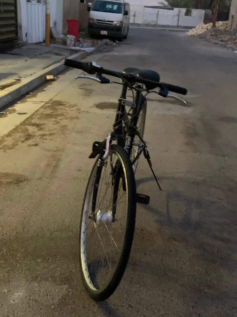 من رخصة الادمن
بايسكل للبيع بالة كلش نظيفة ياباني C700 نضيف وحيل معتني بي كلشي شغال بس بريكات يحتاج ضب التايرات قبل فترة بدلتهن وميحتاج امدح بي كدامك الصور ١٢٠ الف وبي مجال ان شاءالله مكاني بغداد الغزالية قرب جامع الصديق رقمي هذا *********** وبيكم خير ودللو
