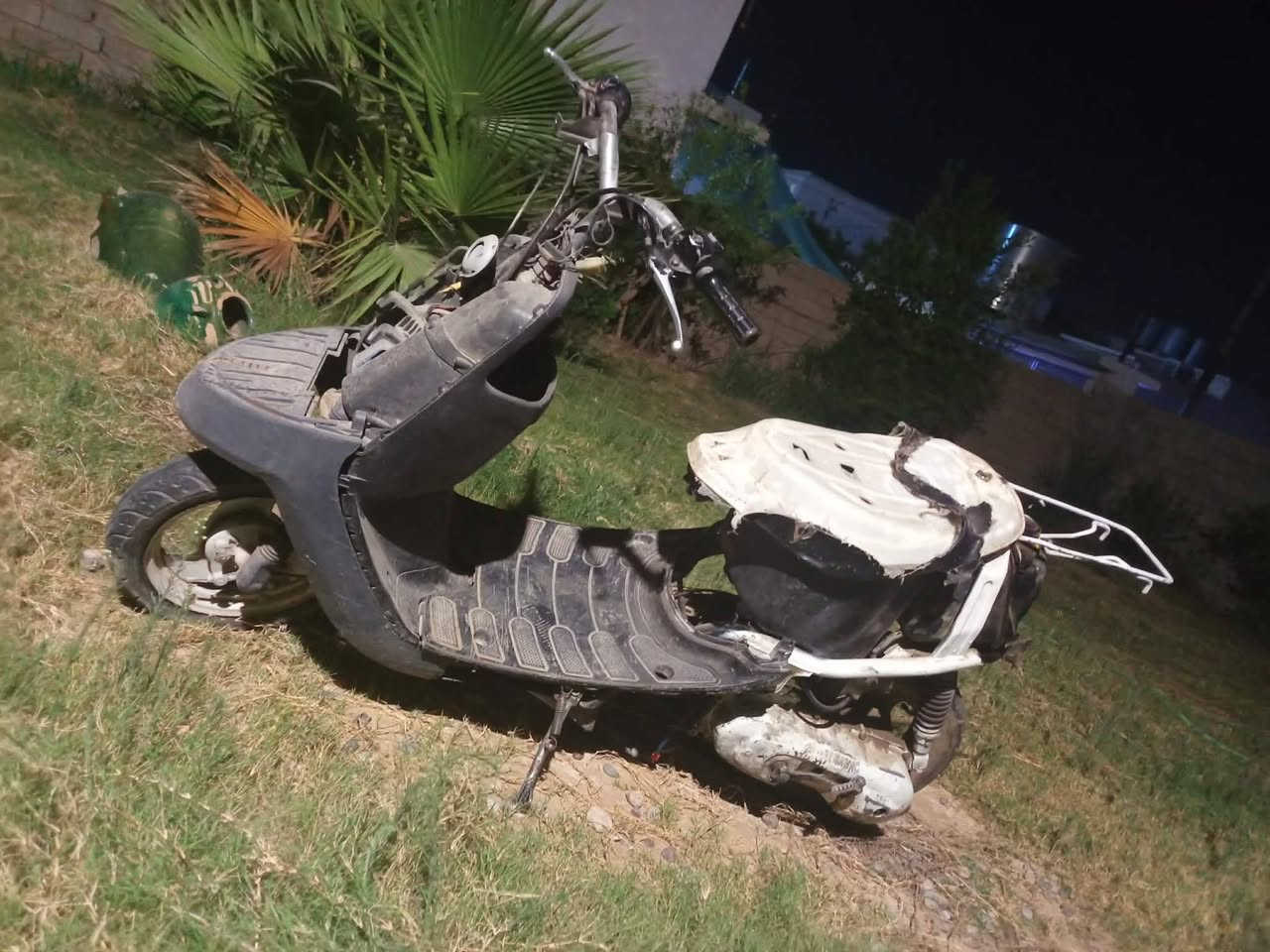 ماطور بوتين للبيع شاص شاصي ما ملحوم ومكينه شغاله بس ما يمشي يمكن القايش مكطوع لو غير شي معرف ابيع فحم من هل كاع عنوان حي التحرير قرب مدرسة رابعه العدويه بالعلماء ومن الله التوفيق رقمي ***********///***********
