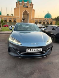 سيل ٦ للبيع موديل ٢٥ ماشيه ١٣ بطارية ٨٠ اللون المميز البلو بيري السيار...