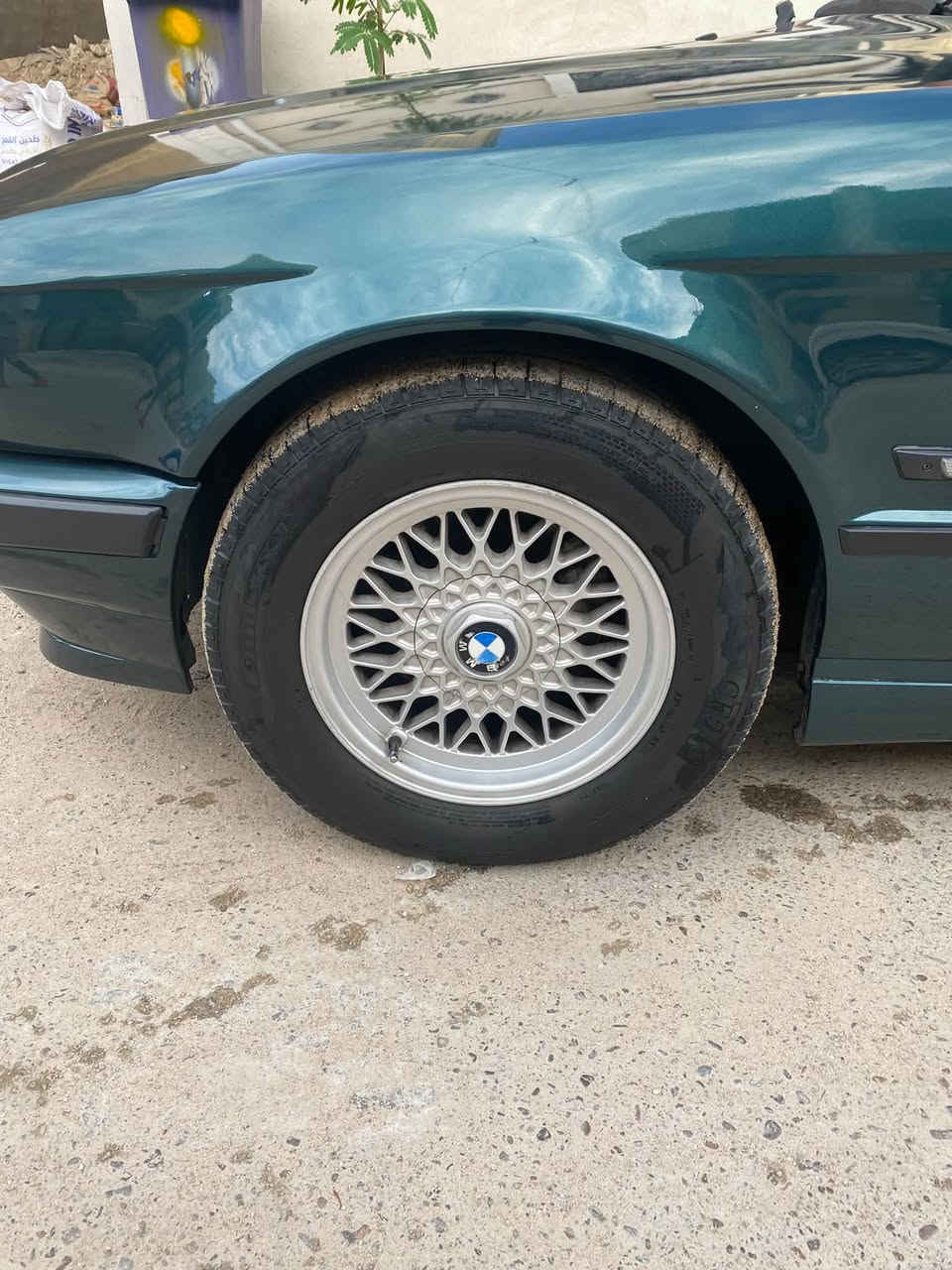 السلام عليكم BMW ٥٢٥ مسكر عدله موديل ١٩٩١
رقم بغداد انكليزي لون زيتوني 
بسمي
بجم عريض

كشنات جلد كهرباء  مري كهرباء اسلايت شغال تبريد ثلج ويل خليه تخم تاير جديد كير ومحرك خير من الله سياره مكفوله من الضربه صبغ عام للجماليه سياره جديده تجي وتشوف ابعينك العنوان بغداد  الجديده *********** سعر٧٨ بيهه مجال
