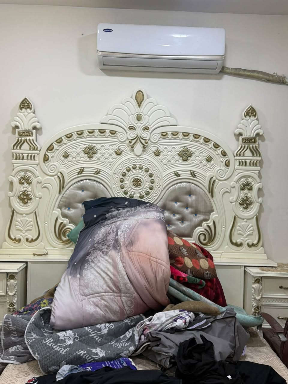 السلام عليكم غرفه عراقيه شغل درجه أوله ضخمه استعمال قليل مضارها اهواي صارت عليه 3500 لبيع رايدهدها 2250بكاني الشعب ‭+964 773 887 4870‬
