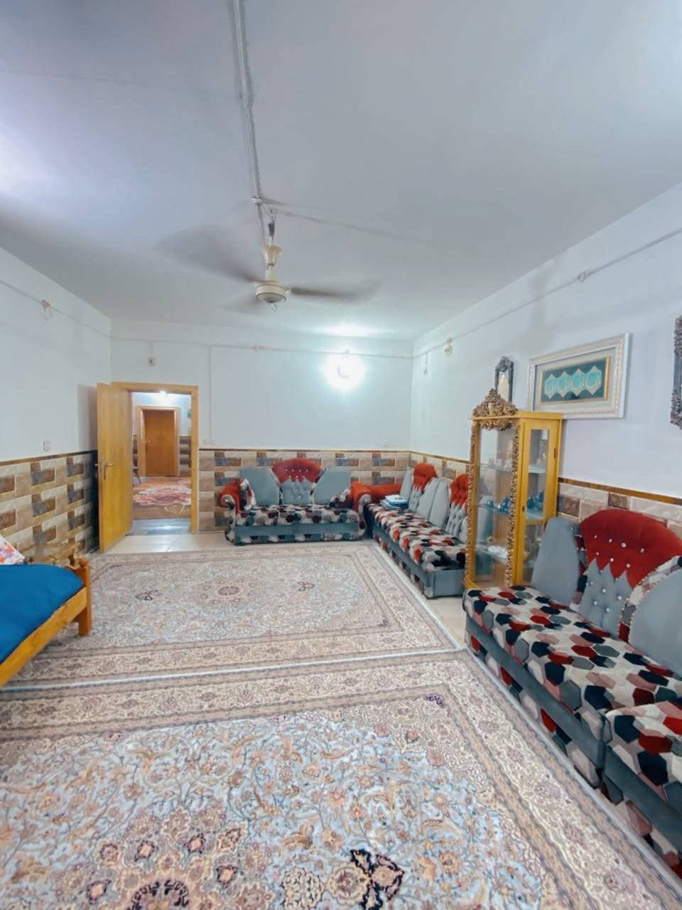 ✨الدار للبيع ✨
(حي العداله منطقه ال34خلف شارع الجنسيه شارع 10مساحه 200متر . غرفتين نوم صاله استقبال مطبخ وصحيات 2 )
للإستفسار وَ التواصل مكتب ابو زيد الكنبي 
📞***********
