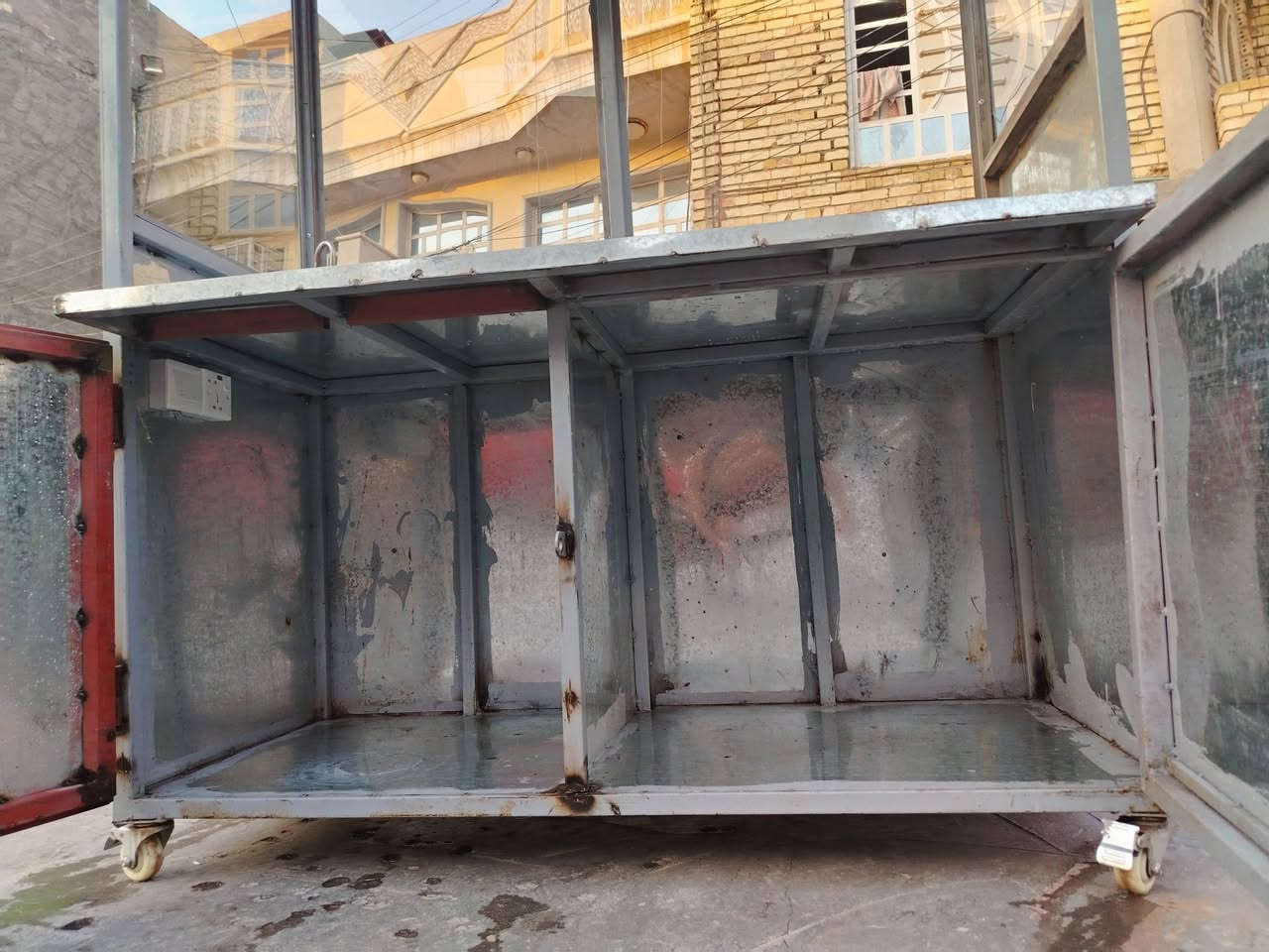 للبيع استخدام اسبوع
السعر ٣٠٠ الف المكان حي الجهاد
***********
