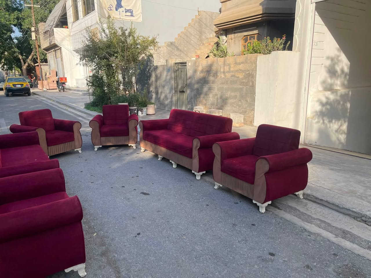 تەنها 135 هەزار
دەسکردە ئسفەنجی 10سانتیمە 

هیچ شکاویەکی تیانیە

شوێن کەلار 

ژ.م***********
