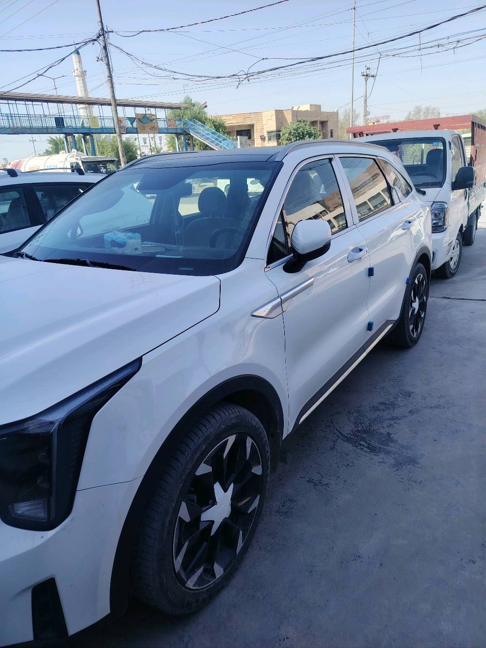 سورنتو ٢٥ خليجي كفاله عامه
ماعدا سنتم بارد يالباب فقط
رقم بغداد بسمي
فووووووووووووول مواصفات 
ما بيه اي نقص 
مسيب حي المعلمين 
***********
السعر ٣١٠ وبيه مجال حك الجيه
شنو موديل السورنتو بالضبط وسنة الصنع شكد؟ وهل هي ٢.٥ عادي لو تيربو؟: 
٢٠٢٥
كم ممشى السيارة حالياً؟: 
٣٧
غير سنتم الصبغ بالباب، بيها أي حادث أو سمكرة أو رشّات ثانية؟: 
لا
