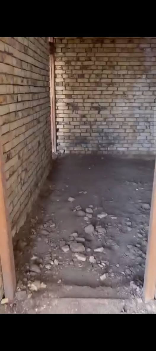 بيت هيكل زراعي 200م واجهات 10نزال20 طابوك درجه اولى كونكريت استقبال صاله غرفتين صاله ثانيه مطبخ طارمه منور صيحات 2حمام واحد درج ستاره شارع 10م ماي گهرباء عامه العنوان مقابيل سجن الصلاحي گبل التواصل *********** ناصرية, ذي قار
