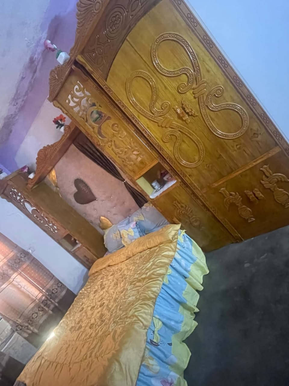 السلام عليكم قرفه خشاب مستخدمه شي قليل كم شهر اخذتها بمليون و300واطلب عليها 950الف وبيها مجال نضيفه بشكل انضف من الصور شراي فقط اتصل ***********
