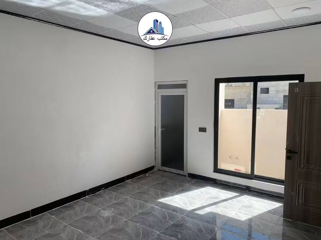🏠 دار للبيع – موصل / حي الملايين الثانية
📍 الموقع: حي الملايين الثانية – مجمع الملك
📜 : زراعي حق التصرف – سند 25
📐 المساحة: 100 م²
🏢 طابقين

🔹 الطابق الأول:
• غرفة نوم
• هول واستقبال
• صحيات داخلية وخارجية

🔹 الطابق الثاني:
• غرفتين نوم
• خدمات

💧 ماء
⚡ كهرباء
🛣️ شارع

📞 للاستفسار أكثر الاتصال على:
***********
***********

نص مكتوب في الصور:
- مكتب عقارك