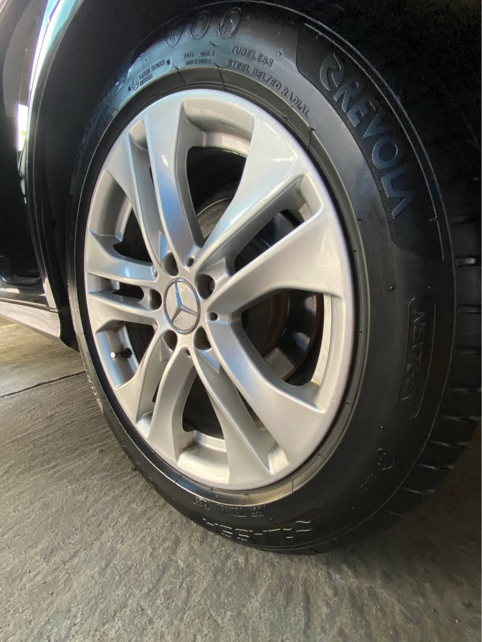Mercedes E class 2009 
بؤ فرؤشتن و گؤرينه وه 
فول مواسه فات بئ سلايت 
2 پارجه ى سبوغه بئ زؤرى سه قفى كالبونه وه ى هه يه 
گير و مه كينه ى به شه رت 
4 تايه و ويلى تازه 
14 وه ره قه غرامه ى له سه ره دواى معامه لا ده يگه رينمه وه 
سعرى 93 معامه لايه كى برايانه 

ژماره *********** *********** واتس ئاپ و كؤره ك 
ژماره *********** 
￼￼ أربيل, العراق
