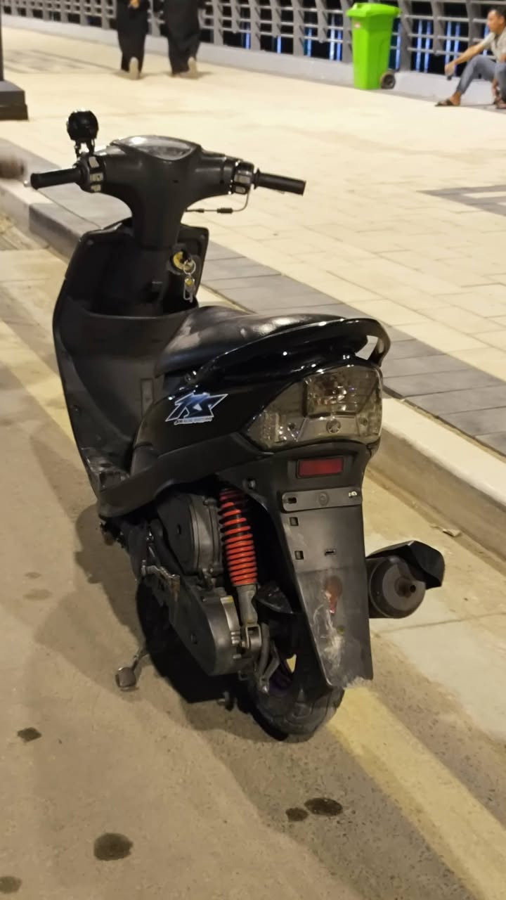 دراجه ماكس عدله مامفتوحه صارله شهرين من نزلت حاويه دراجه خير من الله شلعه ومعدل تشلع لكاع وبيها نواعم تزويد بلادي كفراتها البلادية موجوده مكاني بالعبارة تواصل واتساب ***********
